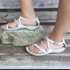White Merrell sandals sz.9